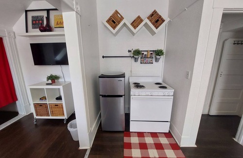 Altamont Manor Apartment | Dream holiday at a low price: huge travel discounts now available!