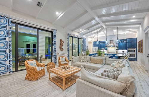 Saint Armands Key House | Dream Island | Walk to Lido Beach, Heated Pool & Spa, Pet Friendly Coastal Home