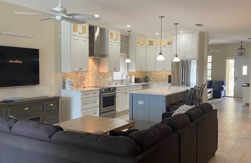 Naples Park House | Dream Rental Near the Beach! Fully Renovated!
