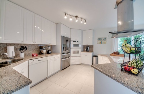 Caloosahatchee Villa | Dream vacation in Florida starts here at Villa CASA BIANCA in Cape Coral!