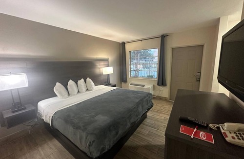 United Central Hotel | Econo Lodge St. Petersburg Central