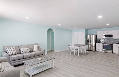 Bonita Springs Apartment | Egret Bungalow- Renovated Cottage near Beaches