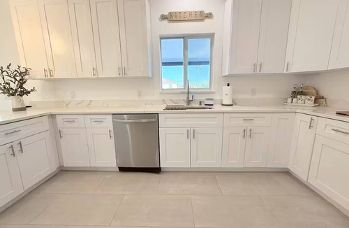 Jacarandas House | Elegant Cape Coral Retreat Sleeps 8