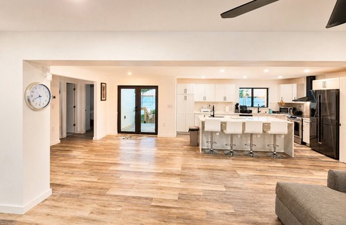 Fort Myers House | Elevated, Spacious and Modern 4x3. Waterfront with City View.