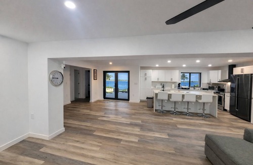 Fort Myers House | Elevated, Spacious and Modern 4x3. Waterfront with City View.