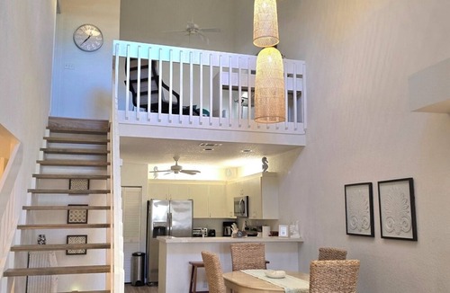 Pine Ridge House | Emeralds in Naples 2BR Townhouse+Loft, 1 mile to Beach, Walk to Dining & Shops
