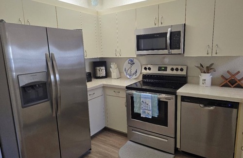 Pine Ridge House | Emeralds in Naples 2BR Townhouse+Loft, 1 mile to Beach, Walk to Dining & Shops