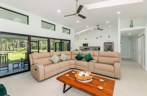 Naples House | Enchanting 3BR house 2.5 wooded acres, Naples. AC/WiFi/Pet. Long Stay Discounts!