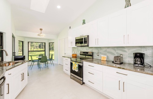 Naples House | Enchanting 3BR house 2.5 wooded acres, Naples. AC/WiFi/Pet. Long Stay Discounts!