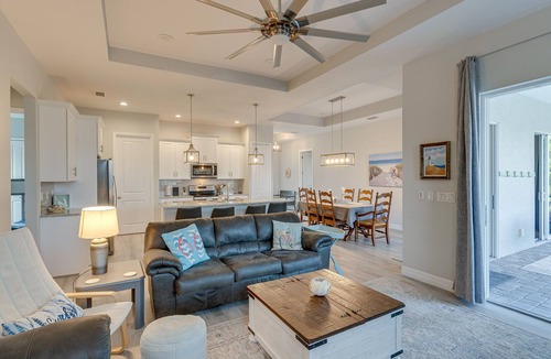 Englewood East House | Englewood Escape Near Beaches w/Private Lanai!