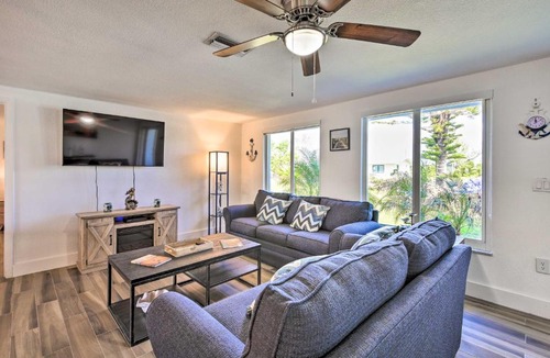 Englewood South House | Englewood Escape w/Screened-In Pool & Grill!