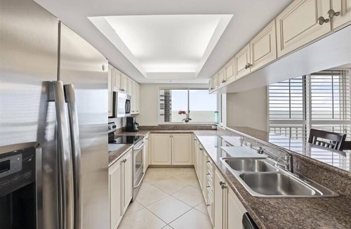 Park Shore Condo | Enjoy life in this 3 bedroom beachfront condo-CL1201