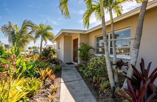 Englewood House | Escape to Paradise at Coconut Palms: Your 2 bed 2 bath Tropical Retreat Awaits!