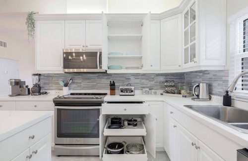 Central Naples House | Escape to your very own private oasis in Naples, Florida! Close to all !