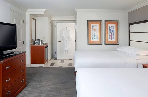 Park Shore Hotel | Everything You Need for a Great Stay! 3 Units, Outdoor Pool, Free Parking!