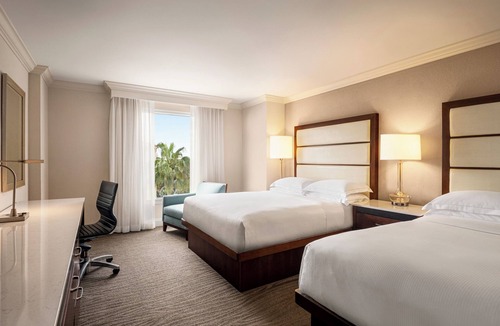 Park Shore Hotel | Everything You Need for a Great Stay! 3 Units, Outdoor Pool, Free Parking!