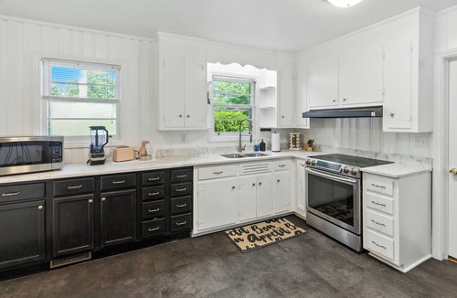 Travelers Rest House | Explore the Trail, then Recover! 3BR Downtown TR Home includes a Free Massage