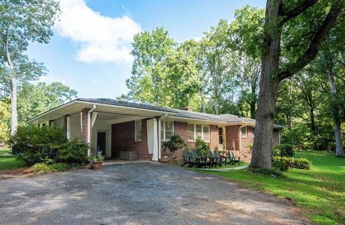 Travelers Rest House | Explore the Trail, then Recover! 3BR Downtown TR Home includes a Free Massage