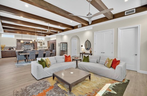 Murex Lakes House | Exquisite home moments to the beach