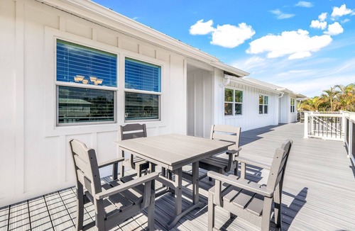 Mid Island Apartment | Fabulous Canal townhome in Fort Myers Beach