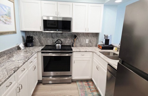 Fort Myers Beach Condo | Fabulous Views at this Beachfront Paradise Vacation Rental - Walk to Everywhere