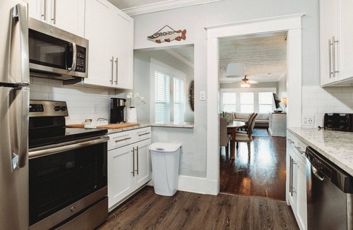 Historic Uptown House | Families & Friends Stay Together, a Sun-Filled Historic Apartment Near Downtown