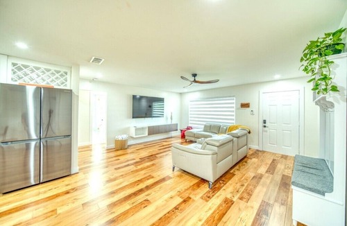 Diplomat House | Family Friendly Stay - Tesla charger/SPA/Heated Pool