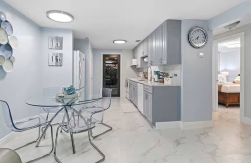 Fort Myers Shores Apartment | Family & Pet Oasis King Bed, Crib & Fire Pit
