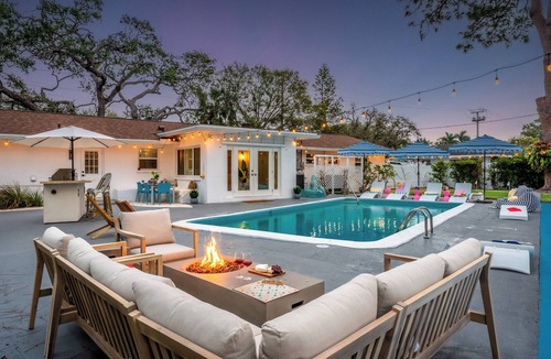 West Bradenton House | Family Resort! Heated Pool, Pickleball, Mini Golf, Theater, Game Room & BBQ