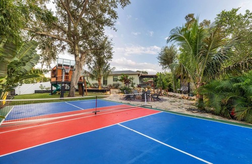 Bradenton House | Family Summer Retreat | Pool, Hot Tub & Kayaks