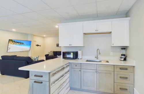Holmes Beach House | Family Tides, Great for groups, Ocean View, Pool/Waterfall, Spa, Golf Cart Incl.