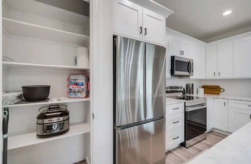 Oakland Hills House | Family Villa King Bed Master suite 3 bed. + 2 baths + beach & fishing & golfing