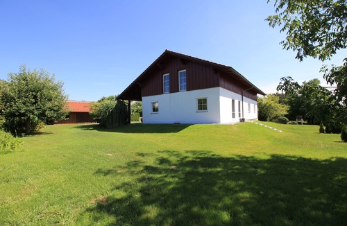Hofkirchen Apartment | Fantastic, quiet apartment with ambience in the Bavarian Danube valley