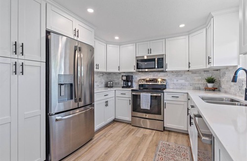 Sarasota Apartment | Farmhouse Flair Getaway ~ In Pinecraft Village!