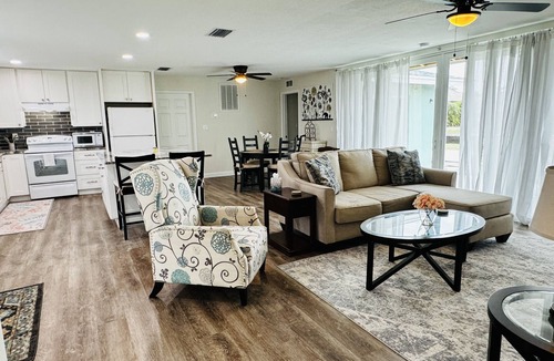 Yacht Club House | FENCED YARD 3-bed 2-bathroom Gulf Access house w/NEW HOT TUB, Dock, AC & WiFi,