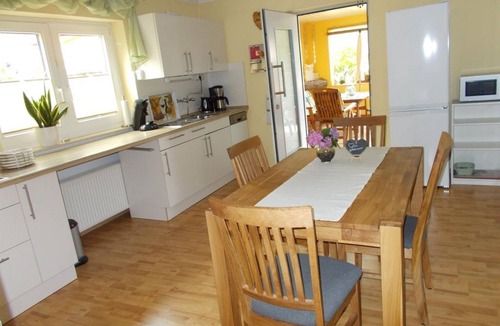 Neumagen-Dhron Apartment | Ferienwohnung Schmidt - Holiday apartment with a beautiful garden