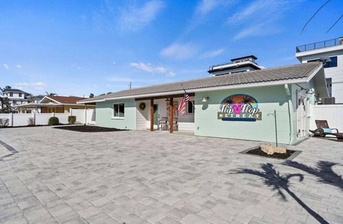 Englewood House | Flip Flop Retreat - Pool Home