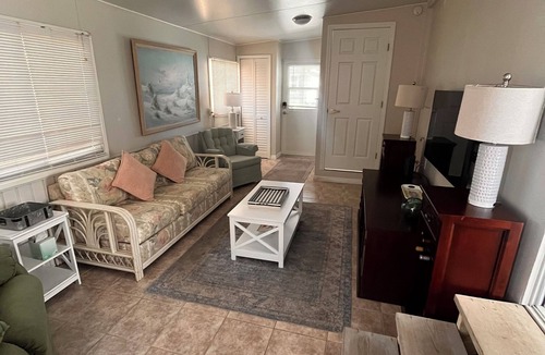 Iona Cottage | Fort Myers Beach Cottage ~ Holiday Condo ~ 1 Br 1.5 Bath ~ Sleeps 4