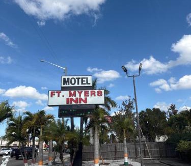 Maravilla Hotel | Fort Myers Inn
