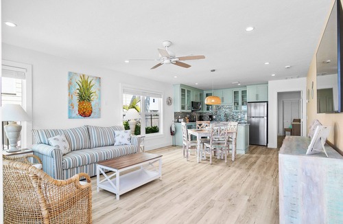Ilexhurst House | Four Beach Lovers 2 · Gulf Front · Solar Powered · Steps to Sand