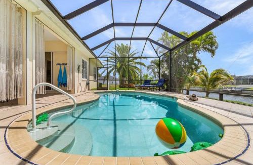 Trafalgar House | Freshwater Canal, Bicycles, Heated Pool - Casamigos - Roelens Vacations