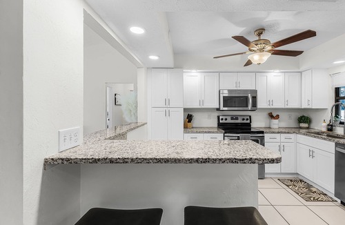 Pelican House | Full Patio Bar with TV! 3 King Beds! Beautiful neighborhood!