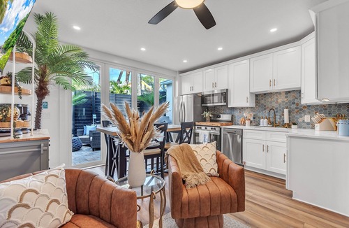 Pass-a-Grille House | 🐬Full Triplex-La Barra🌴Walk to Beach/Restaurants🍹Great for Larger Families