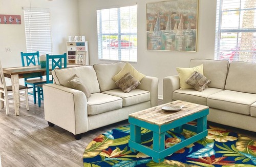 Sarasota Condo | Gated, NO stairs, NO carpet 1 min walk to lakefront POOL, PICKLEBALL/TENNIS