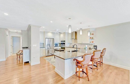 Burnt Store Marina Condo | Gated Riverfront Condo w/Snowbird Appeal – 30-Day Stay Required