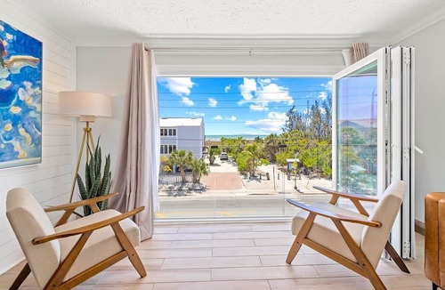 Siesta Key Apartment | Gertrude's Siesta | Oceanview Penthouse, 12-steps Beach Path, 4-min trolley to Village