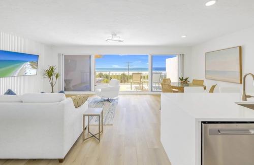 Siesta Key Apartment | Gertrude's Siesta | Oceanview Penthouse | 1 min walk to Beach Path + Huge Terrace!