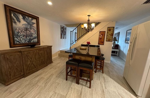 Golden Beach House | Golden Beach Retreat - The Great White