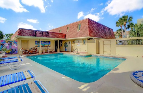 Golden Beach House | Golden Beach Retreat - The Great White