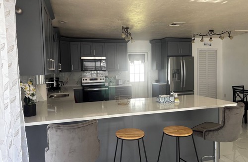Bayshore Gardens House | Gorgeous 3-bedroom waterfront house in welcoming Bradenton